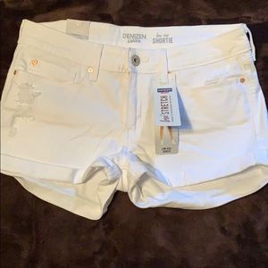 NWT Juniors White Levi’s Low-Rise Denim Shorts